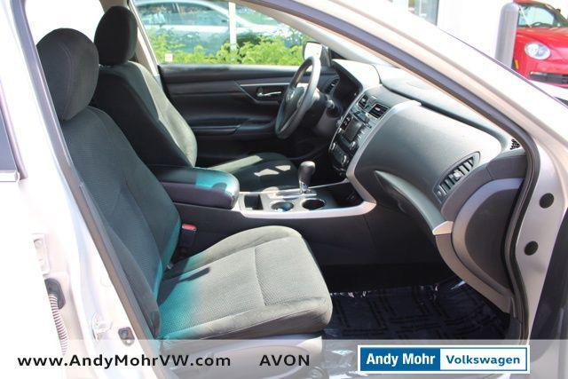 Photo of 2015 Brilliant Silver Metallic Nissan Altima