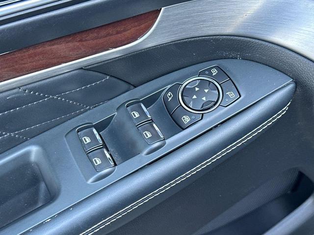 Photo of 2017 Magnetic Metallic Ford Explorer