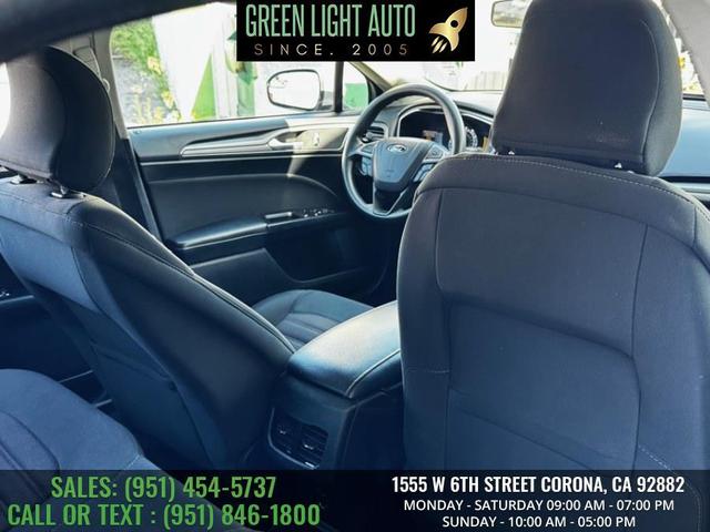 Photo of 2017 Ingot Silver Ford Fusion