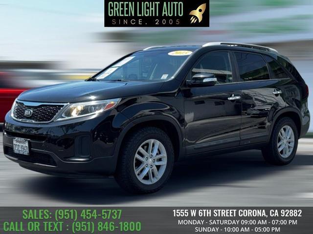 Photo of 2015 Bright Silver Kia Sorento
