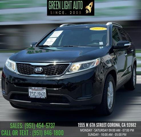 Photo of 2015 Bright Silver Kia Sorento