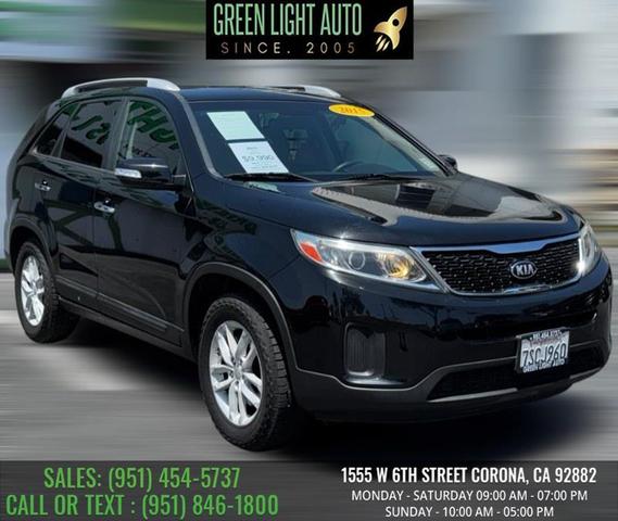 Photo of 2015 Bright Silver Kia Sorento
