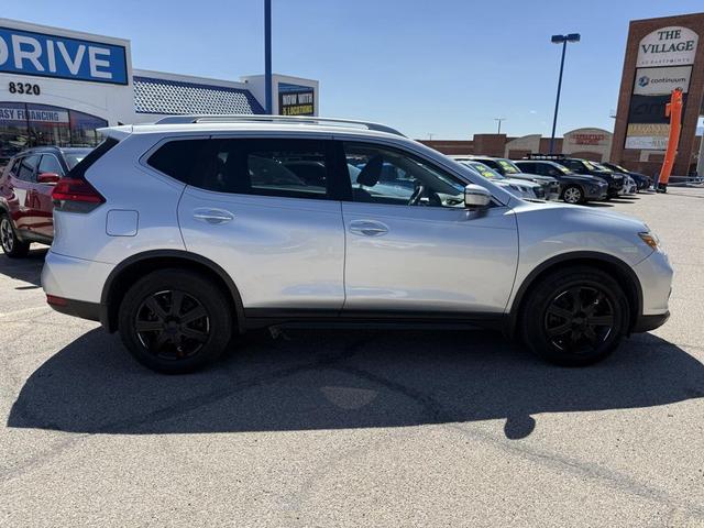 Photo of 2017 Brilliant Silver Nissan Rogue