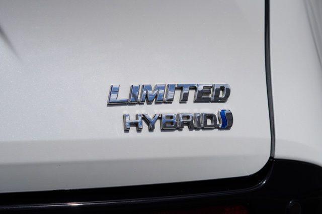 Photo of 2022 Wind Chill Pearl Toyota Sienna