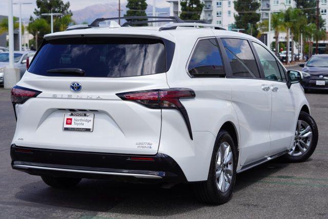 Photo of 2022 Wind Chill Pearl Toyota Sienna
