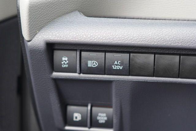Photo of 2022 Wind Chill Pearl Toyota Sienna