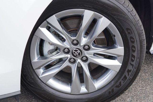 Photo of 2022 Wind Chill Pearl Toyota Sienna