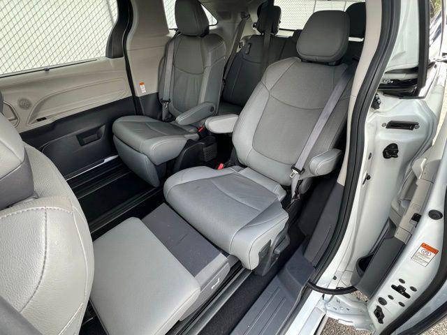 Photo of 2022 Wind Chill Pearl Toyota Sienna