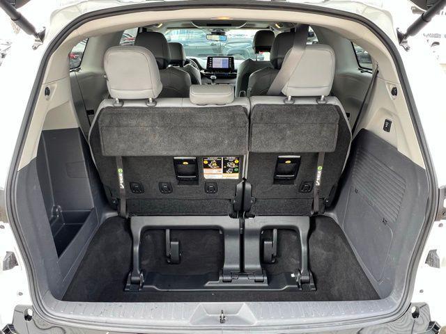 Photo of 2022 Wind Chill Pearl Toyota Sienna