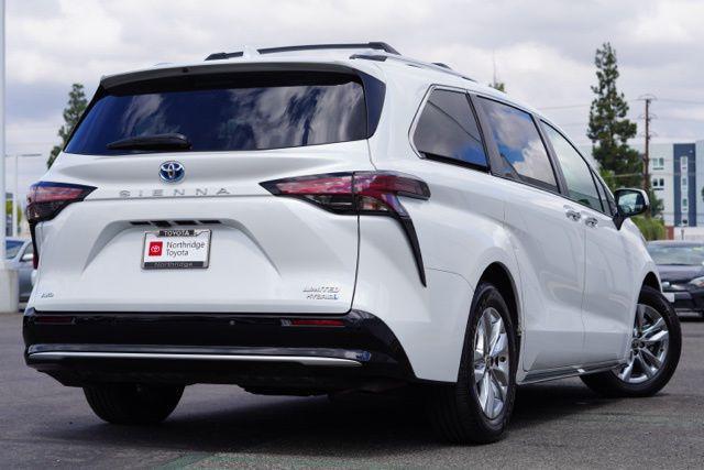Photo of 2022 Wind Chill Pearl Toyota Sienna