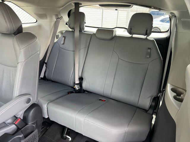 Photo of 2022 Wind Chill Pearl Toyota Sienna