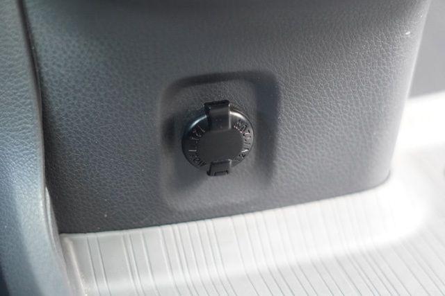 Photo of 2022 Wind Chill Pearl Toyota Sienna