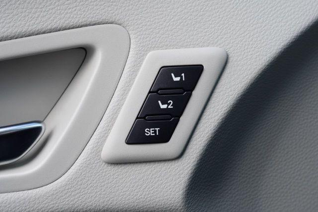 Photo of 2022 Wind Chill Pearl Toyota Sienna