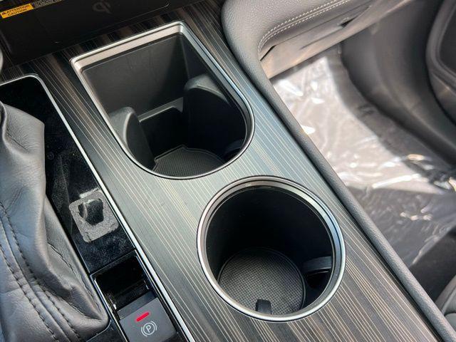 Photo of 2022 Wind Chill Pearl Toyota Sienna