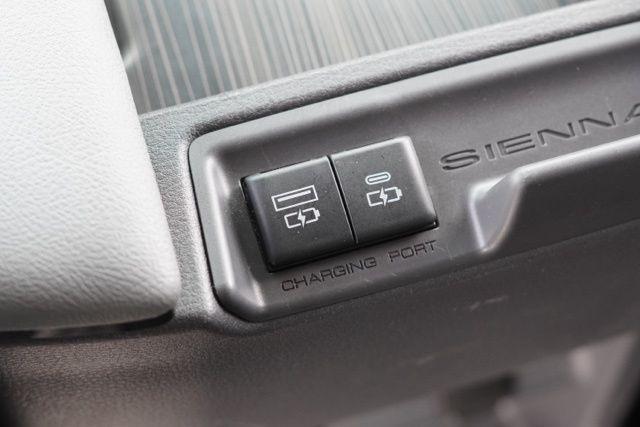 Photo of 2022 Wind Chill Pearl Toyota Sienna