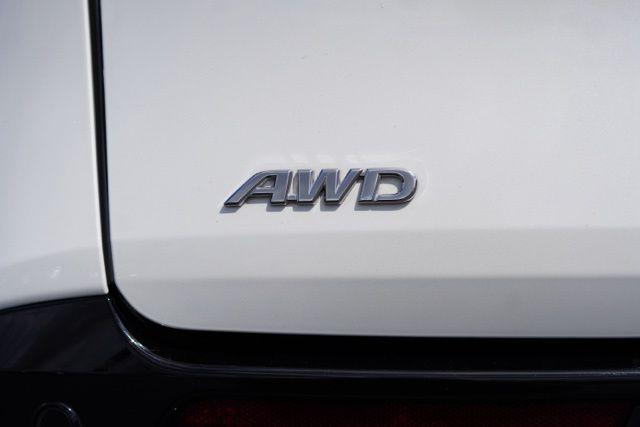 Photo of 2022 Wind Chill Pearl Toyota Sienna
