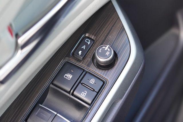 Photo of 2022 Wind Chill Pearl Toyota Sienna