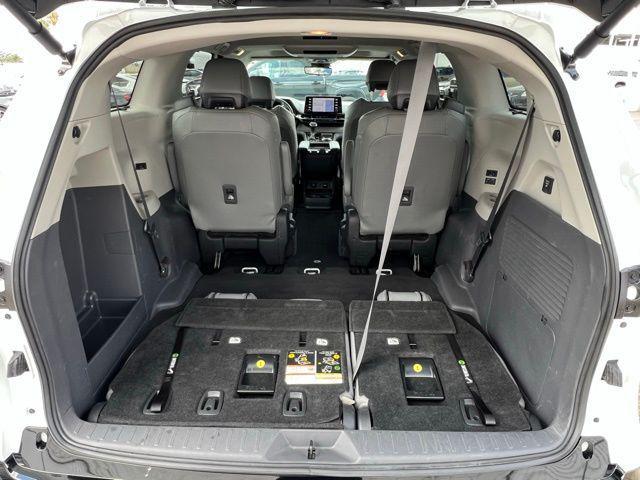 Photo of 2022 Wind Chill Pearl Toyota Sienna