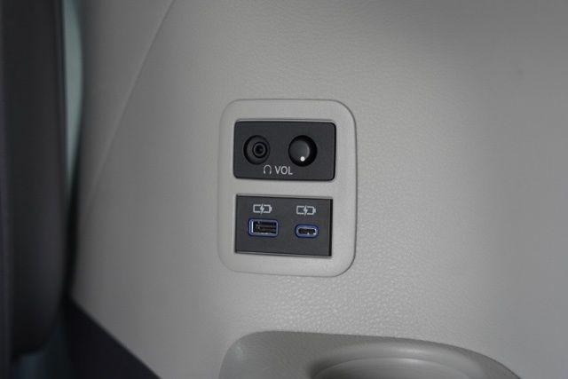 Photo of 2022 Wind Chill Pearl Toyota Sienna