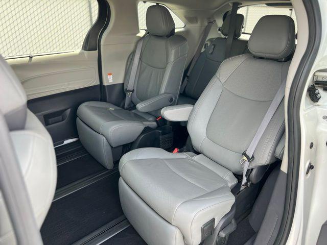 Photo of 2022 Wind Chill Pearl Toyota Sienna