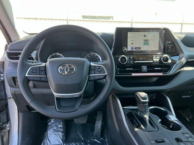 Photo of 2025 Celestial Silver Metallic Toyota Highlander