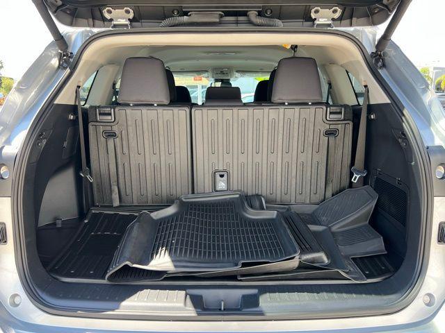 Photo of 2025 Celestial Silver Metallic Toyota Highlander