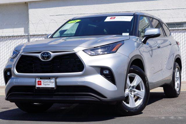 Photo of 2025 Celestial Silver Metallic Toyota Highlander
