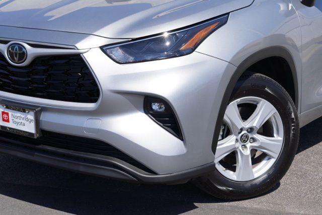 Photo of 2025 Celestial Silver Metallic Toyota Highlander