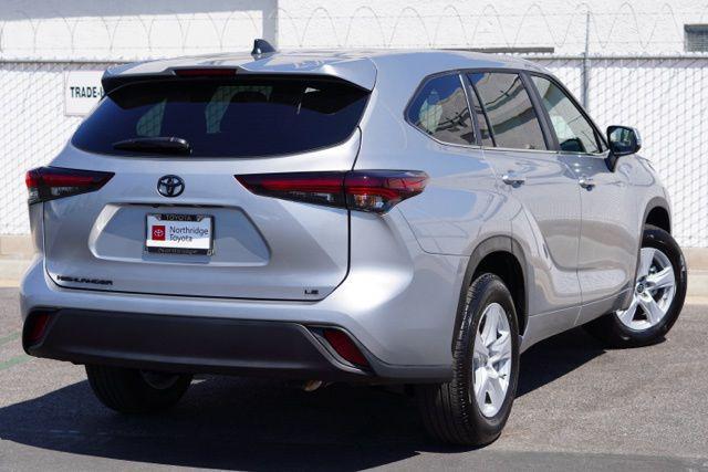 Photo of 2025 Celestial Silver Metallic Toyota Highlander