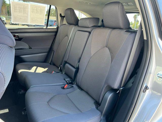 Photo of 2025 Celestial Silver Metallic Toyota Highlander