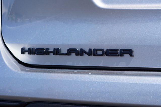 Photo of 2025 Celestial Silver Metallic Toyota Highlander