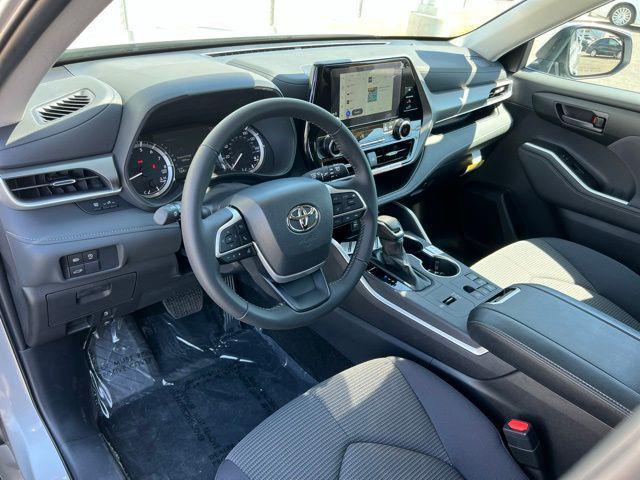 Photo of 2025 Celestial Silver Metallic Toyota Highlander