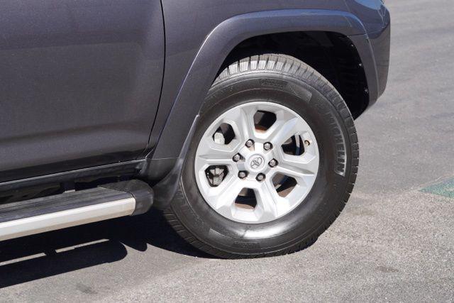 Photo of 2015 Magnetic Gray Metallic Toyota 4Runner