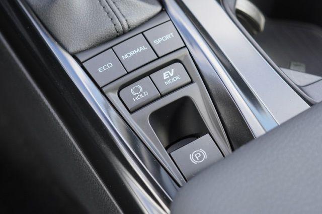 Photo of 2025 Ice Cap Toyota Camry