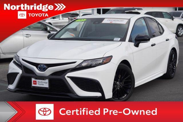 Photo of 2022 White Toyota Camry