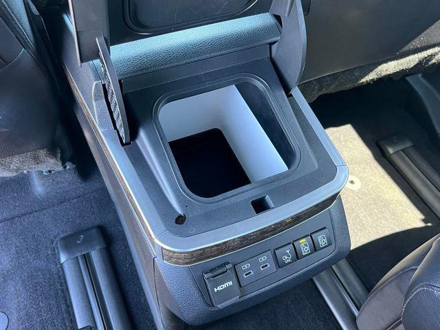 Photo of 2025 White Toyota Sienna