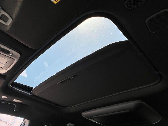 Photo of 2025 White Toyota Sienna