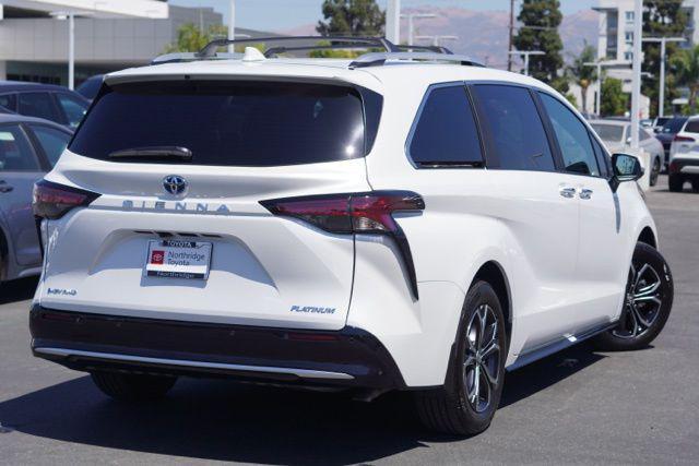 Photo of 2025 White Toyota Sienna