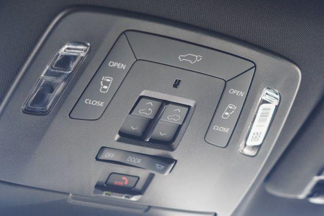 Photo of 2025 White Toyota Sienna