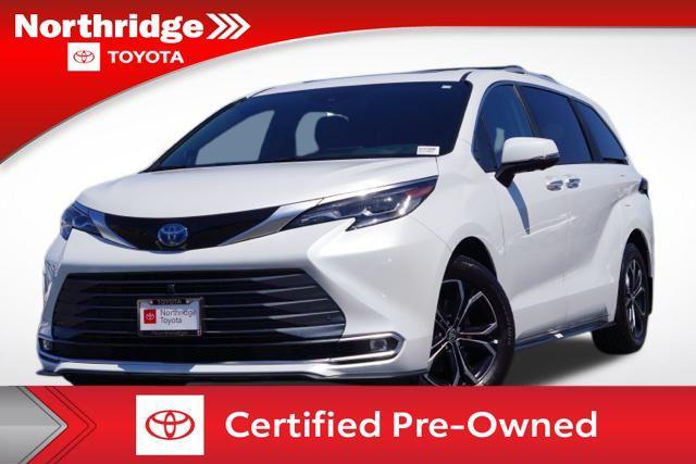 Photo of 2025 White Toyota Sienna