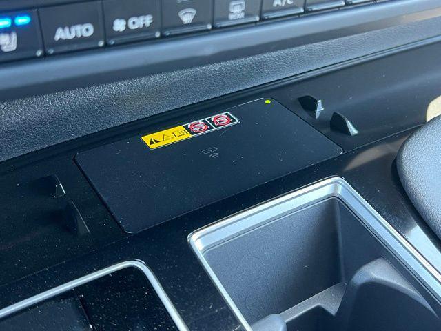 Photo of 2025 White Toyota Sienna