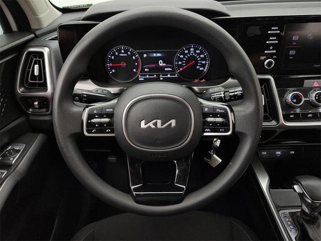 Photo of 2023 Glacial White Pearl Kia Sorento