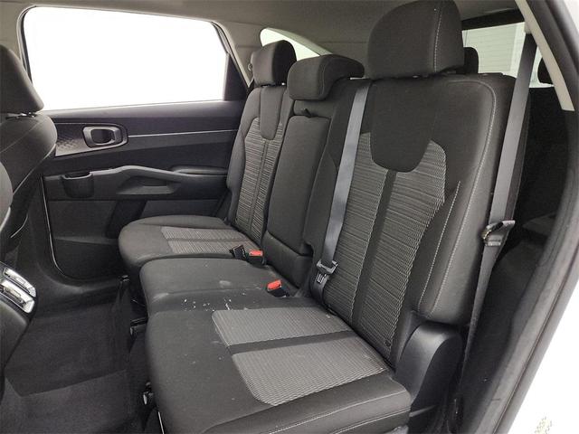 Photo of 2023 Glacial White Pearl Kia Sorento