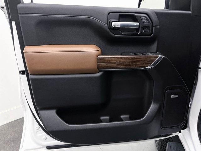 Photo of 2021 Iridescent Pearl Tricoat Chevrolet Silverado 1500