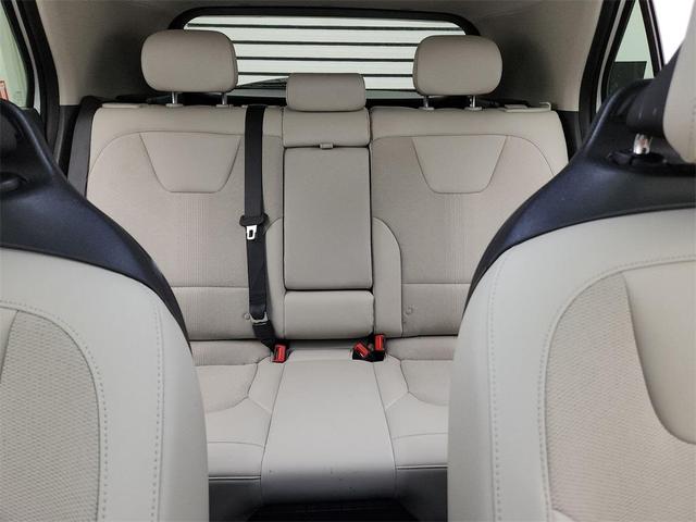 Photo of 2024 Snow White Pearl Kia Niro