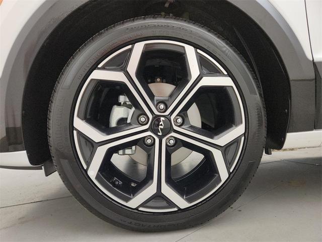 Photo of 2024 Snow White Pearl Kia Niro
