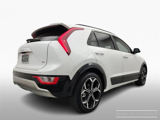 Photo of 2024 Snow White Pearl Kia Niro