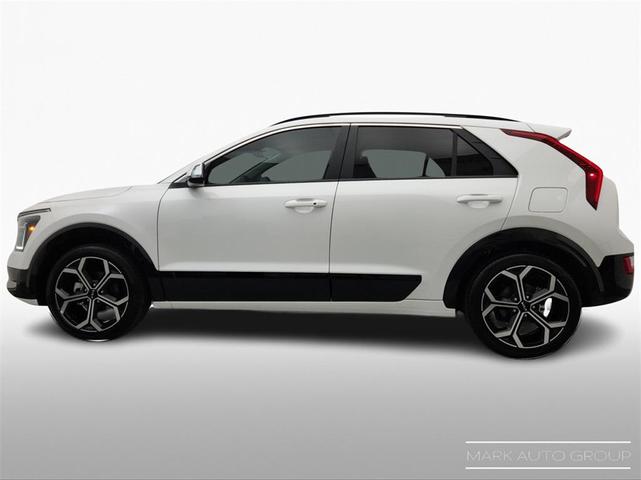 Photo of 2024 Snow White Pearl Kia Niro