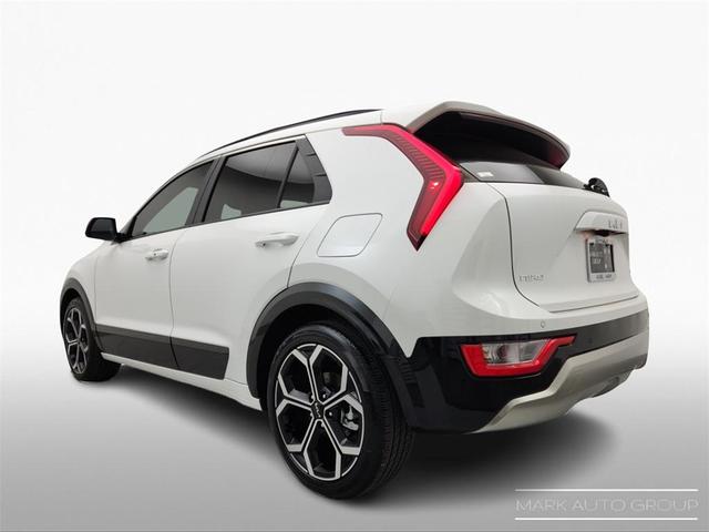 Photo of 2024 Snow White Pearl Kia Niro