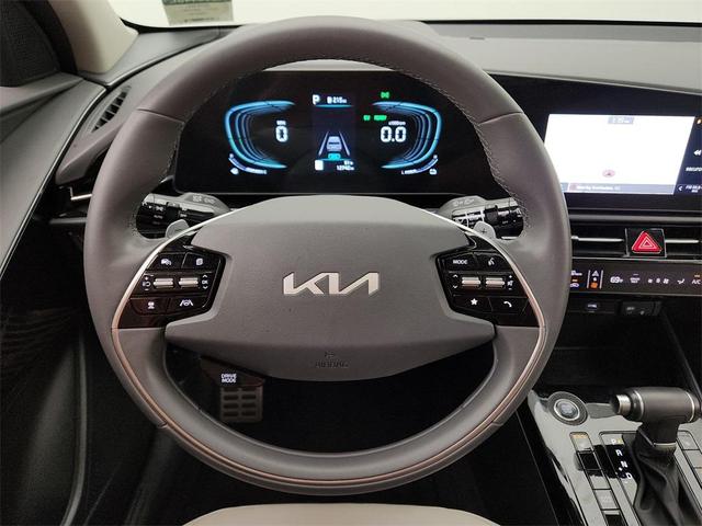 Photo of 2024 Snow White Pearl Kia Niro